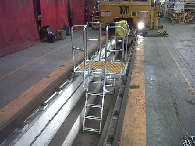 813.007.02-pit-board-with-ladderandhandrails.jpg