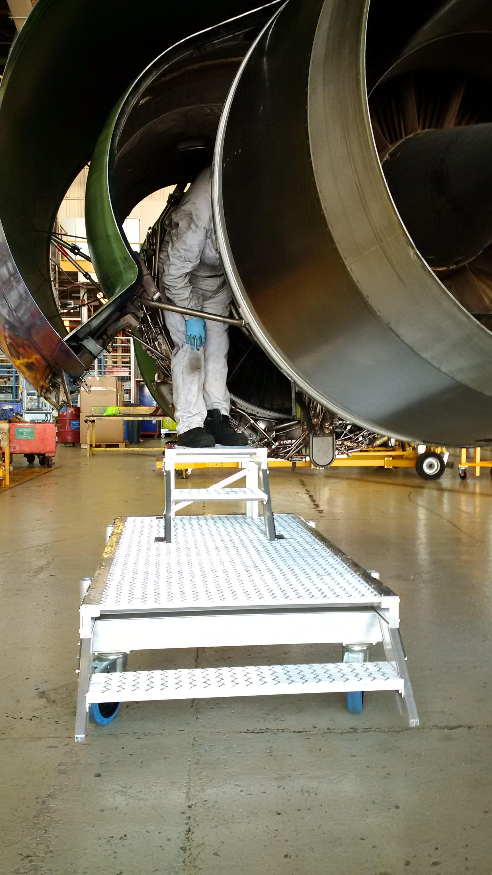 H0.5m x L0.5m x W0.4m 2 steps for use with A320 fan cowl (812.012.00)