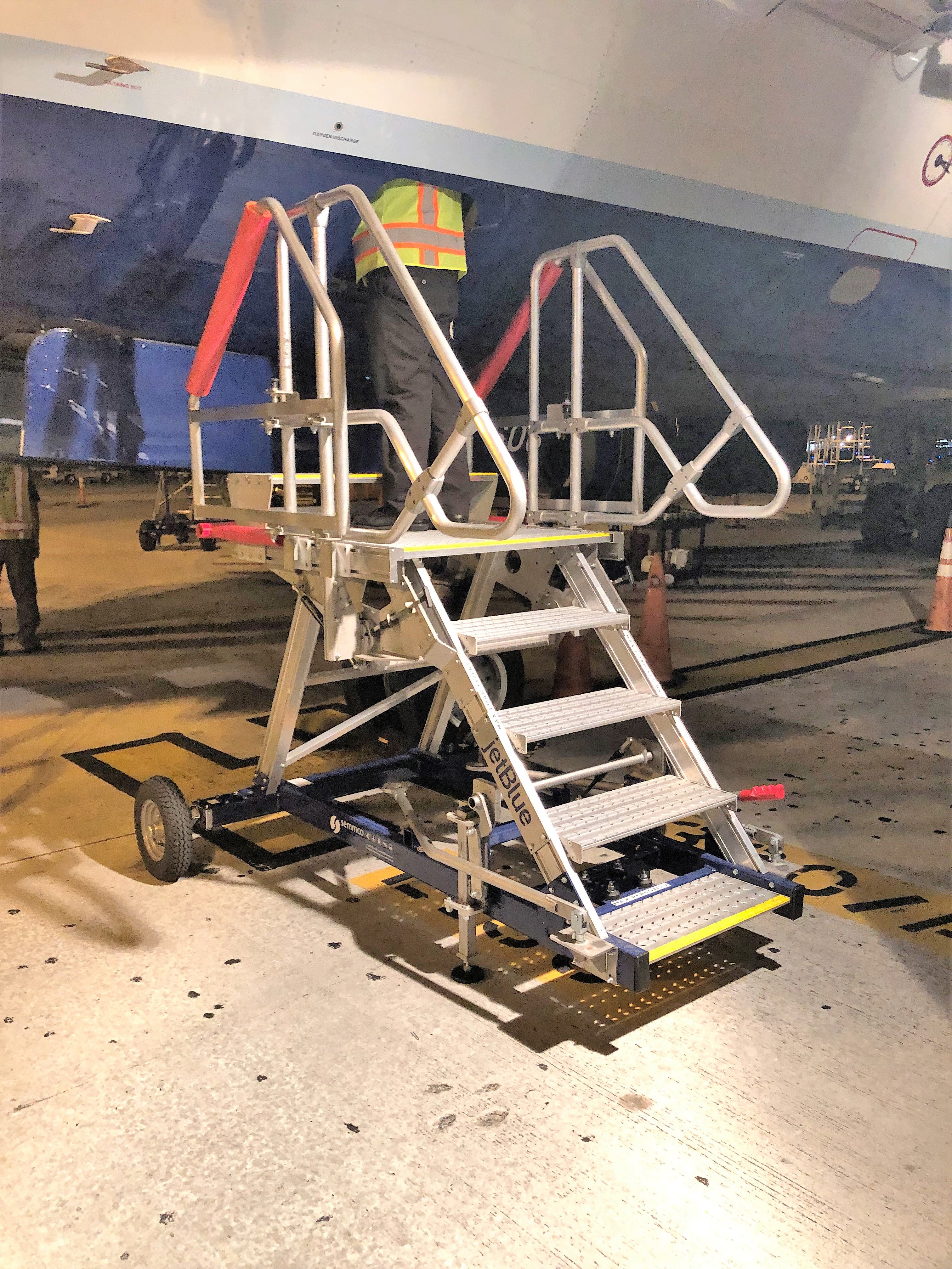 Avionics - H1.25 x L1.0 x W 1.2m - 1 Step (H0.2m) - Folding and sliding rails - Line Chassis