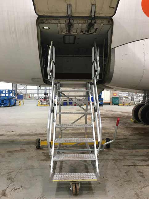 Engineers Maintenance Access Platform Hangar H2.25m x L1.0m x W1.0m - 9 Steps - No XC