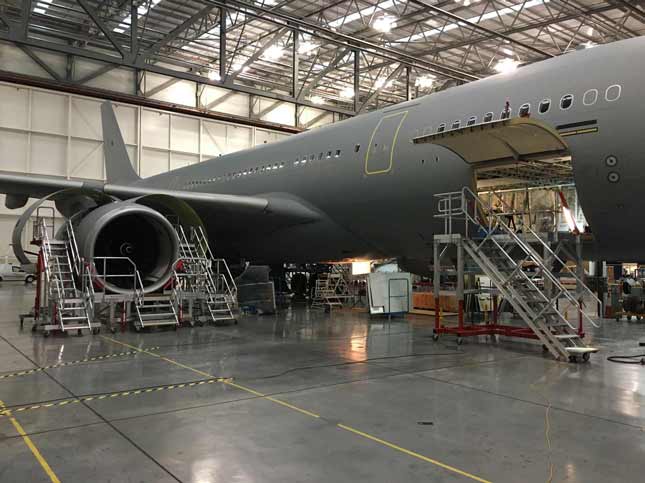 Cargo Bay Variable Height Access Platform Hangar H1.8-2.8m x W2.4 x L1.7 - RH