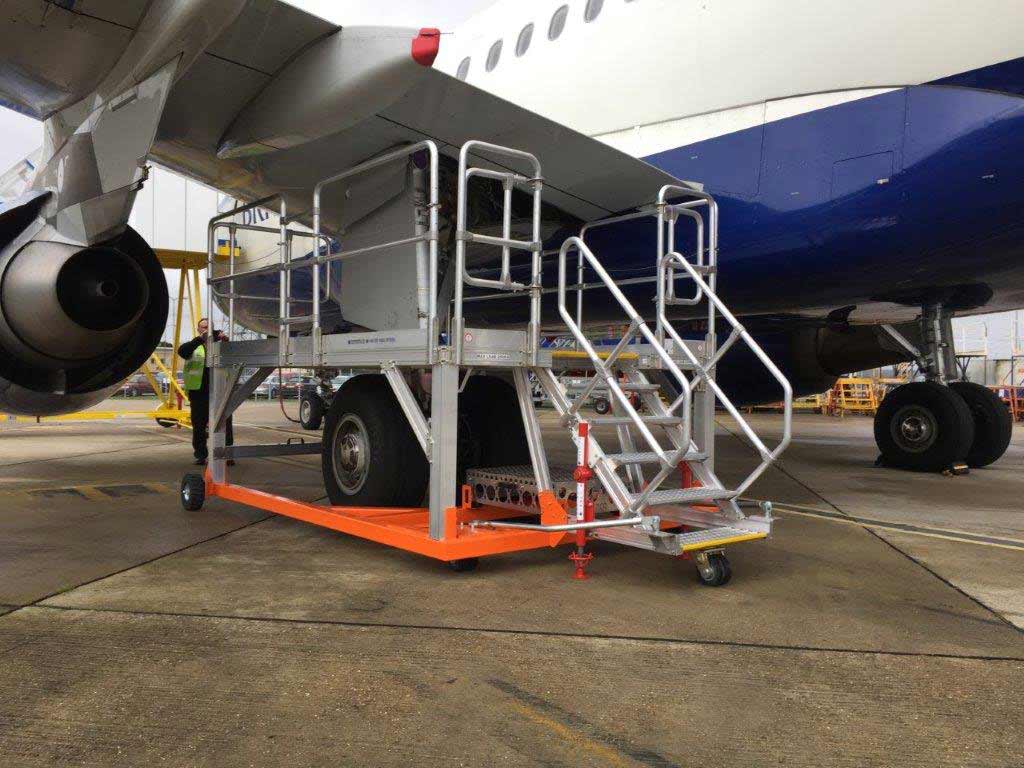 Fixed Height - H1.25 X L4.4 X W2.3m with Hop UP (H0.25m) plain tread