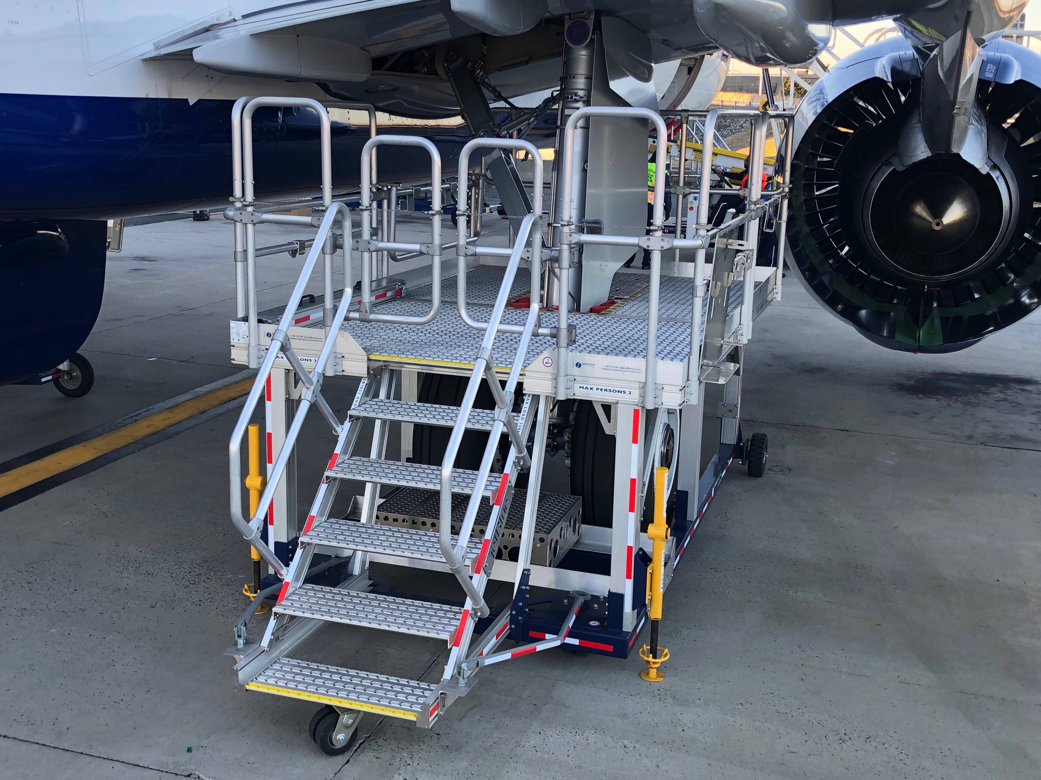 Fixed Height - H1.25 X L4.4 X W2.3m with Hop UP (H0.25m) plain tread